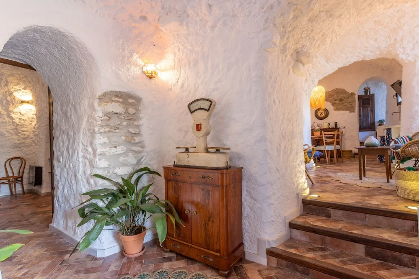 Traditional Cave House With Swimming Pool Near to City Center. Cueva del Cadí