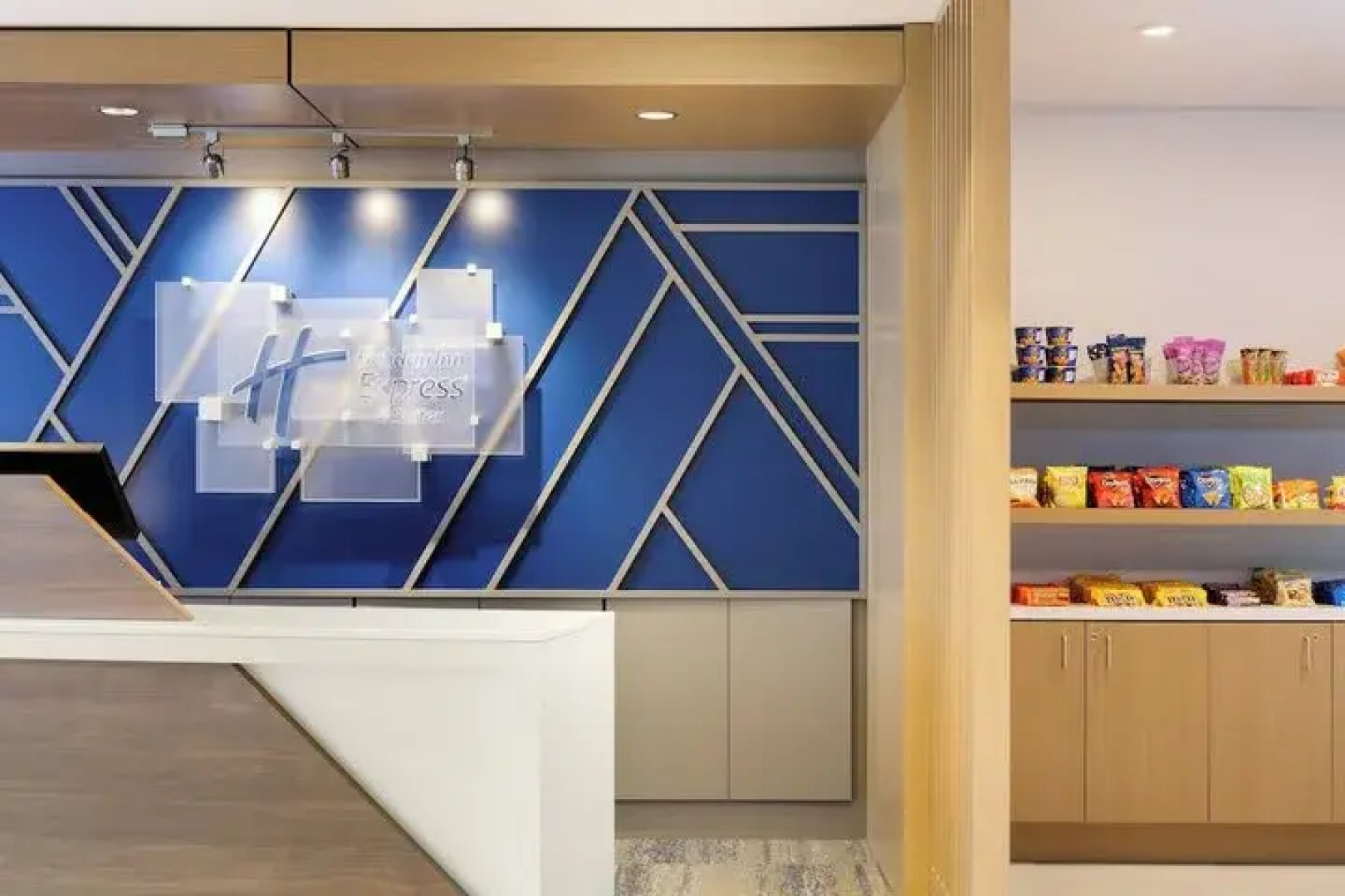 Holiday Inn Express & Suites DIAMOND