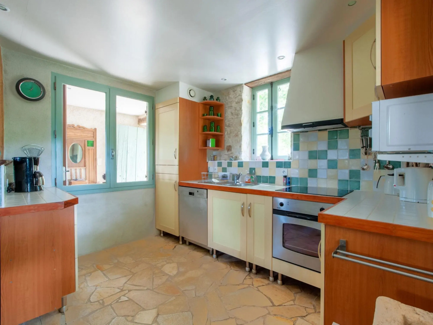 Idyllic Holiday Home in Dégagnac with Jacuzzi Near River