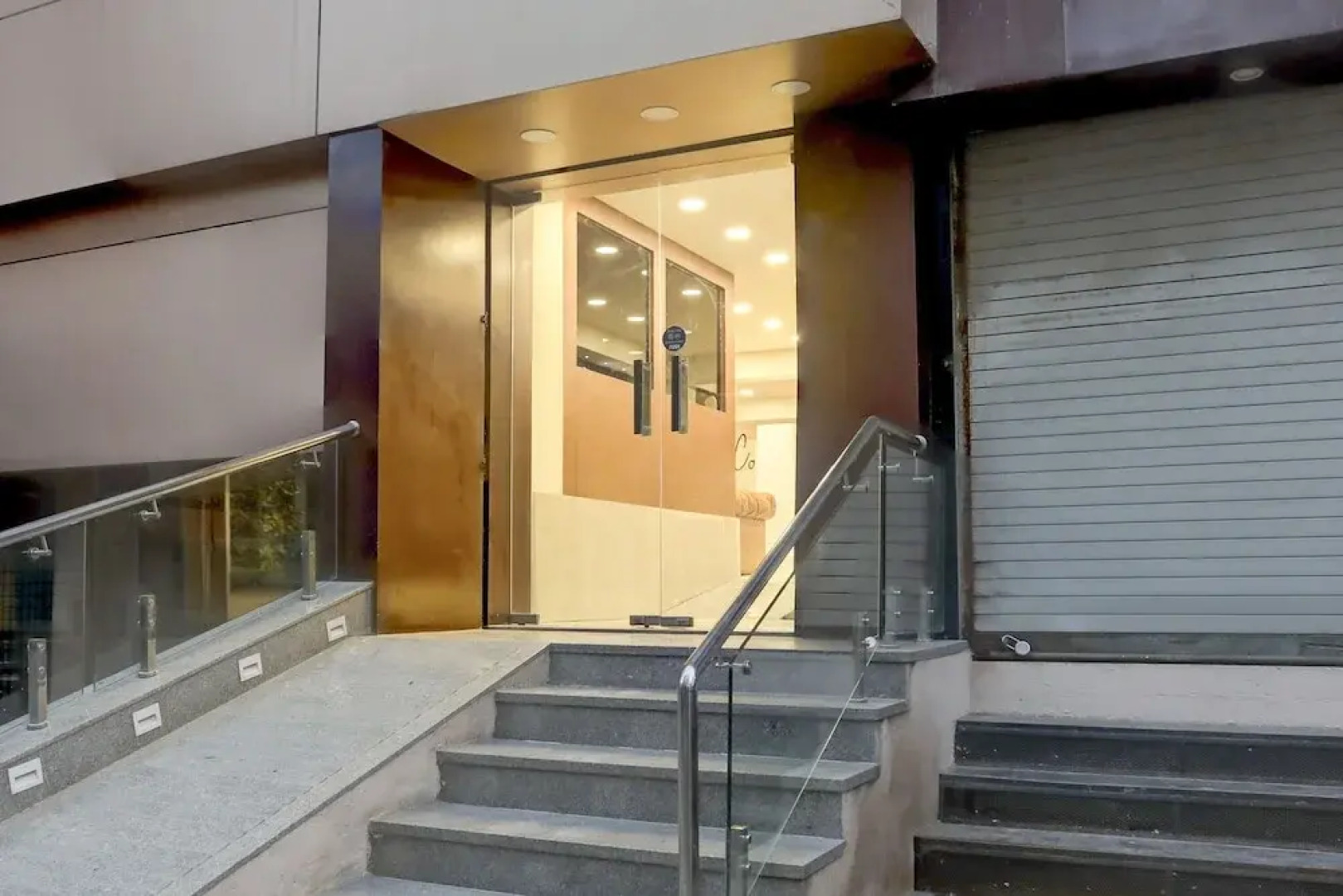 Hotel Simran Raghuveer Para by OYO Rooms