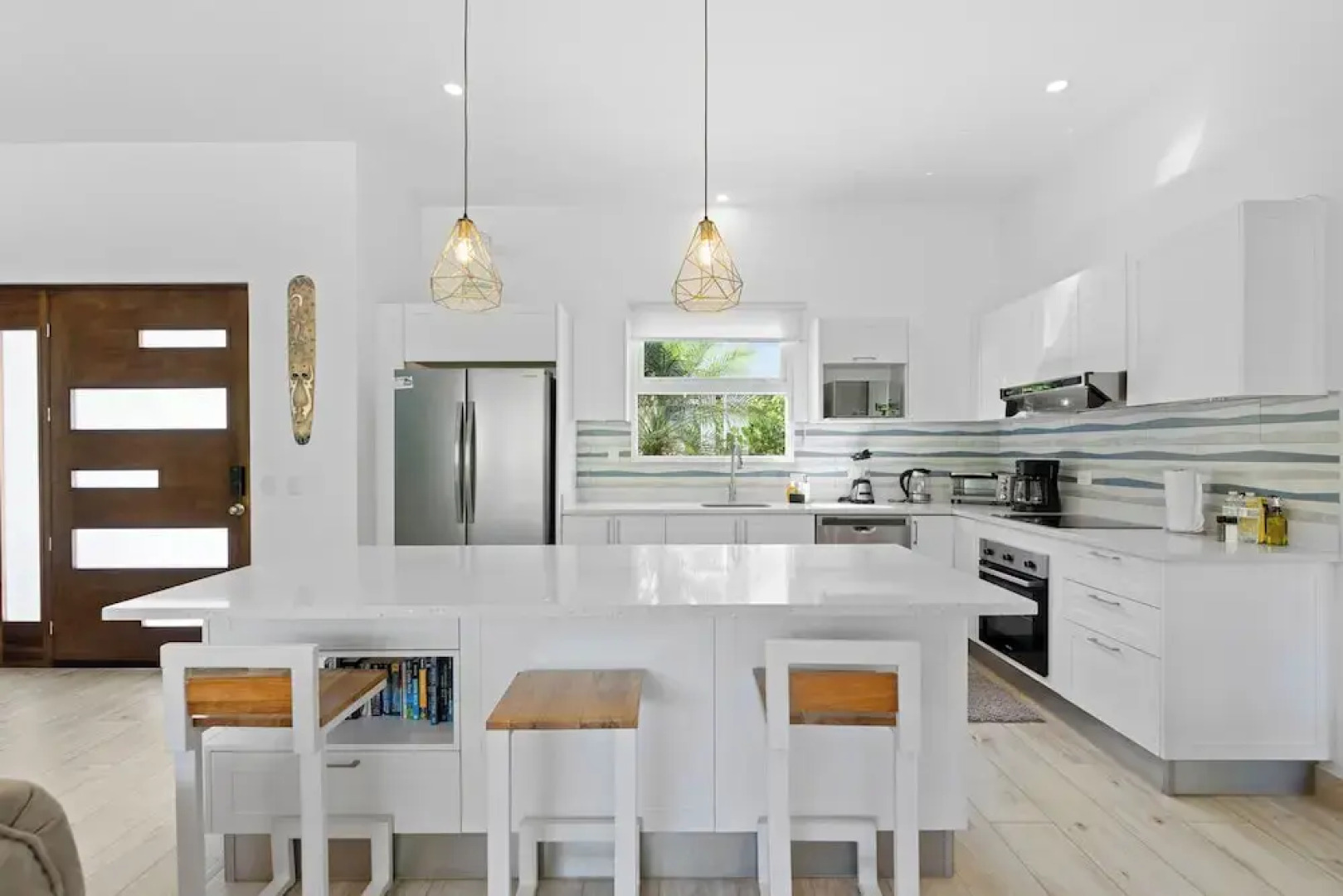 Luxurious Home with Bright, Modern Design and Private Infinity Pool in High-End Community