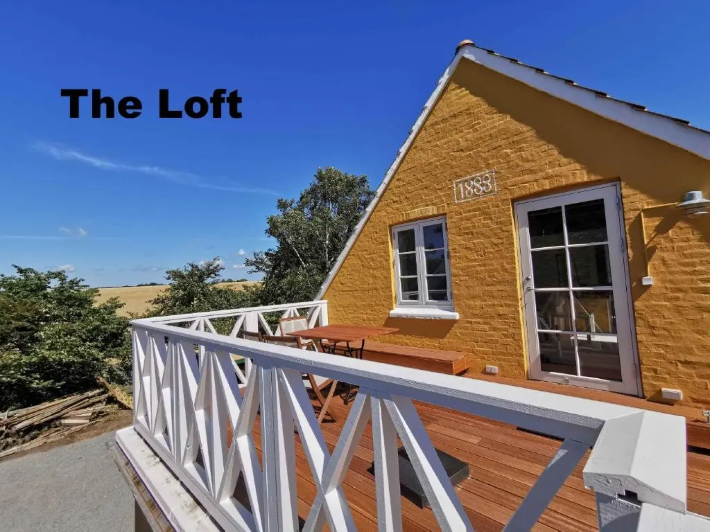 The 'Loft' Apartment- "Den Gule Svane" Guest House - near Rønne & Beach