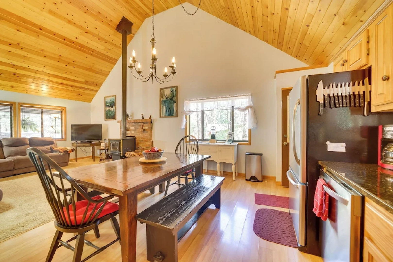 Relax Fireside + Play Games! Hikers Haven in Pine