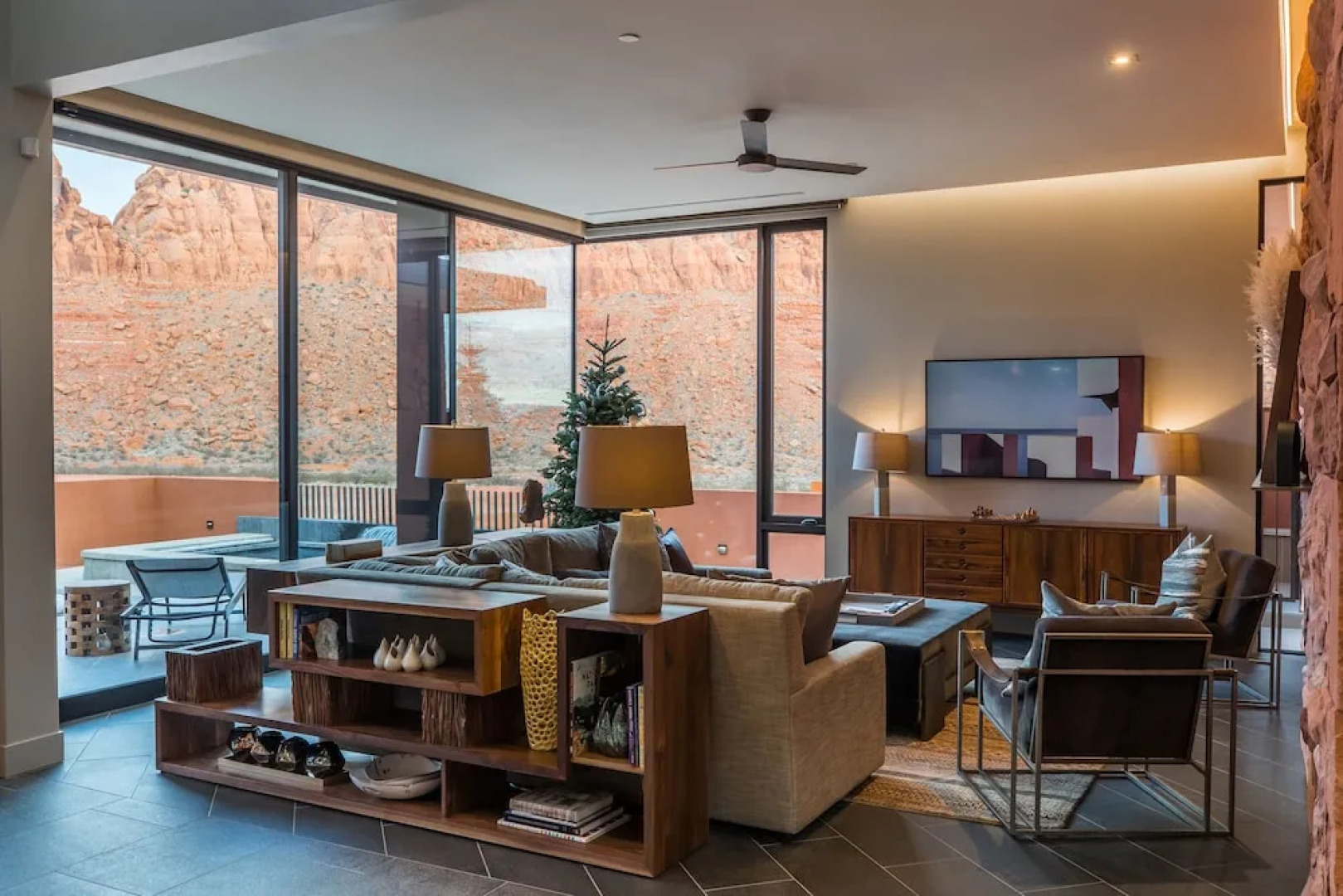 Luxury Service 3 Kings and Bunks - Sleeps 12 - Daily Housekeeping home