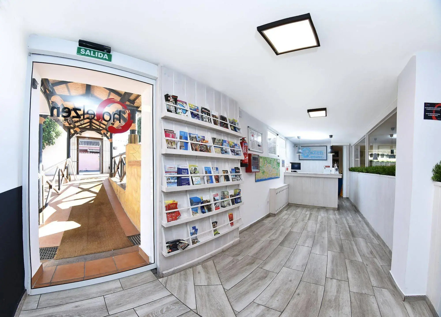 Hotel Zen Airport with Free shuttle
