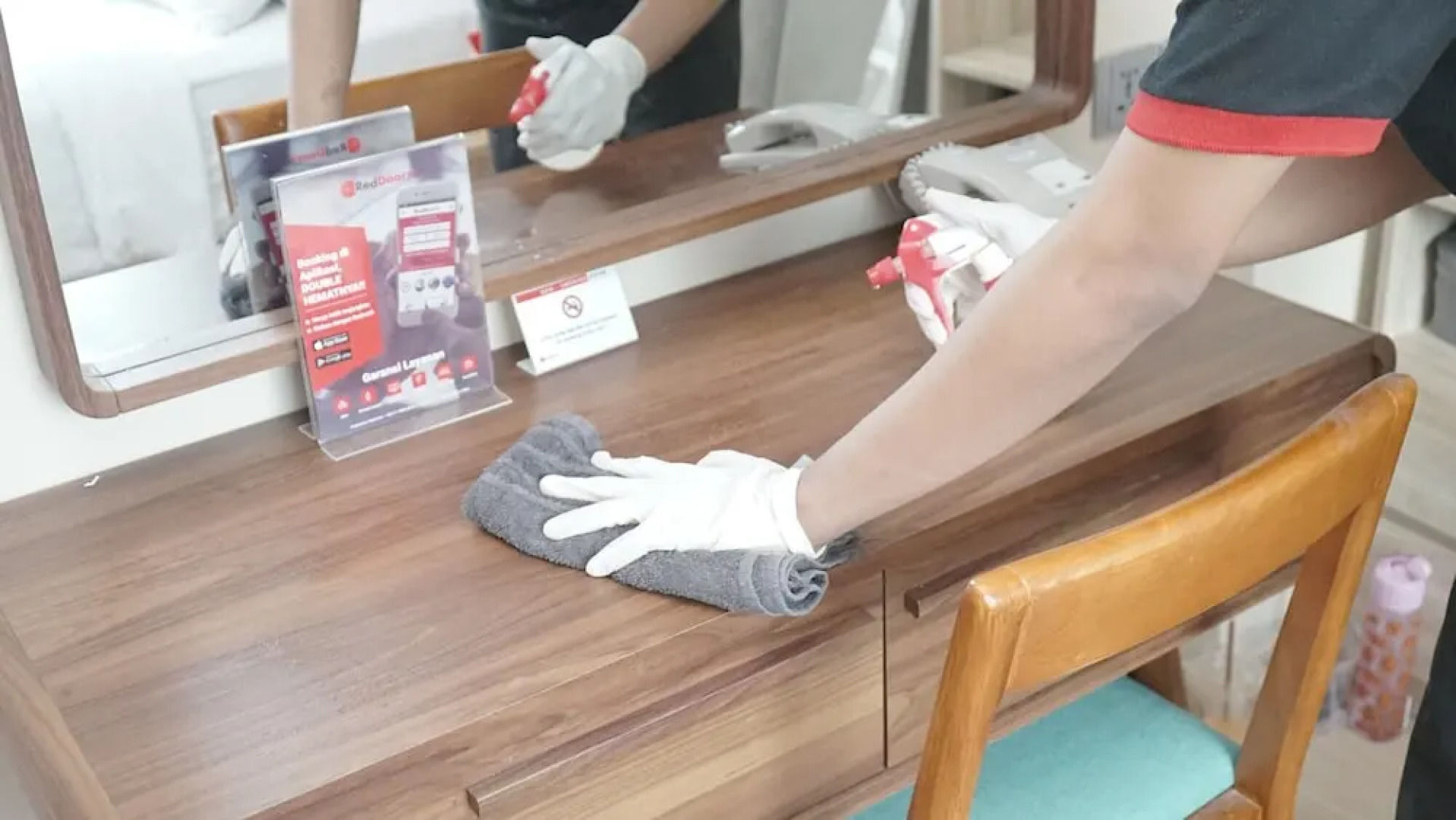 RedDoorz near GOR Satria 3