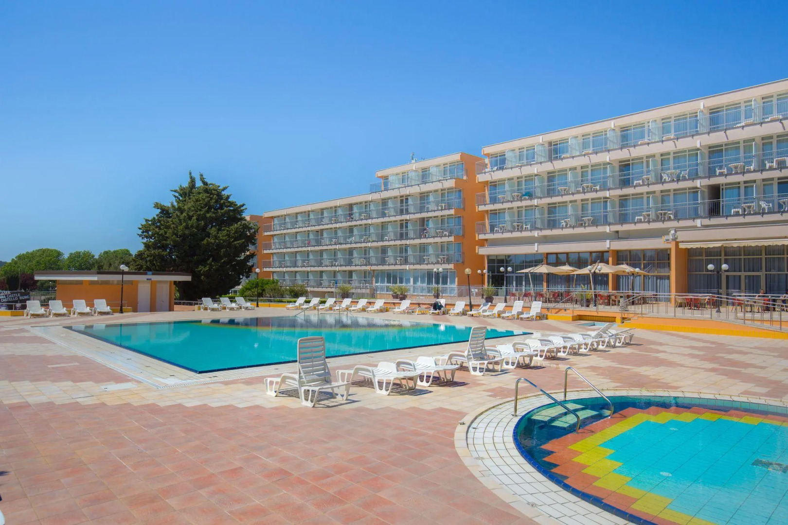 Arena Hotel Holiday
