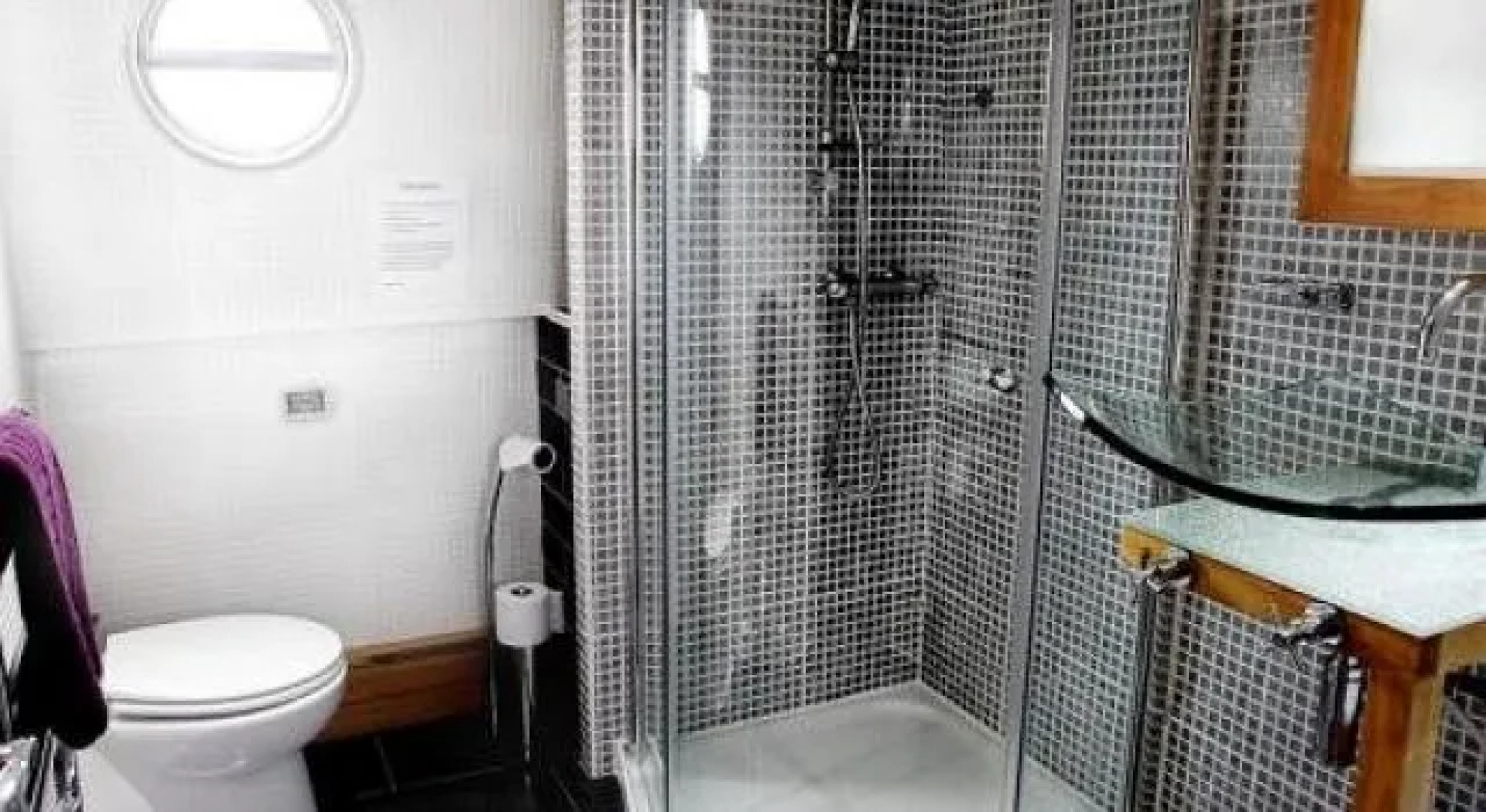 Hollywood Apartments  Barges