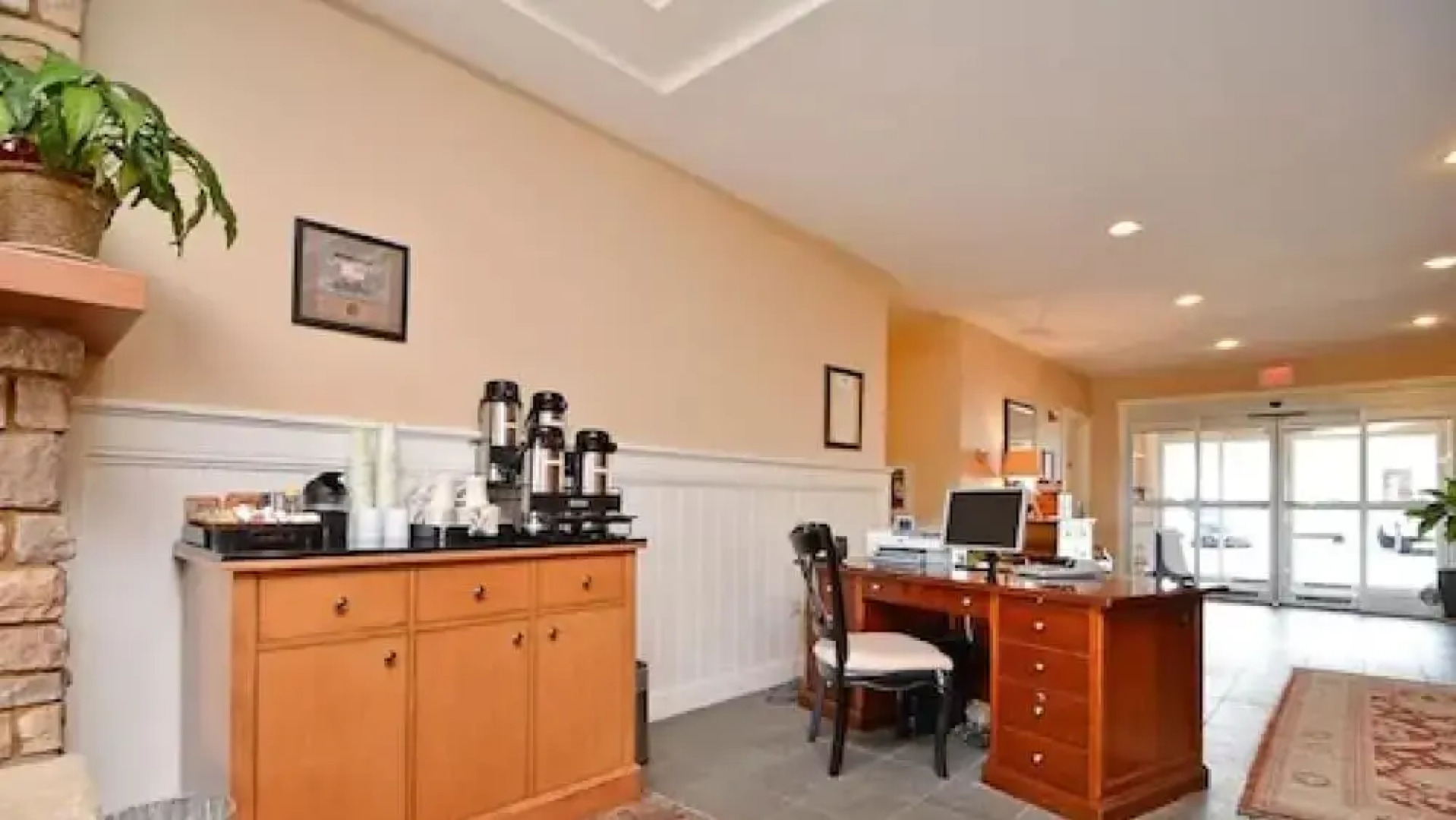 Rivertide Suites Hotel