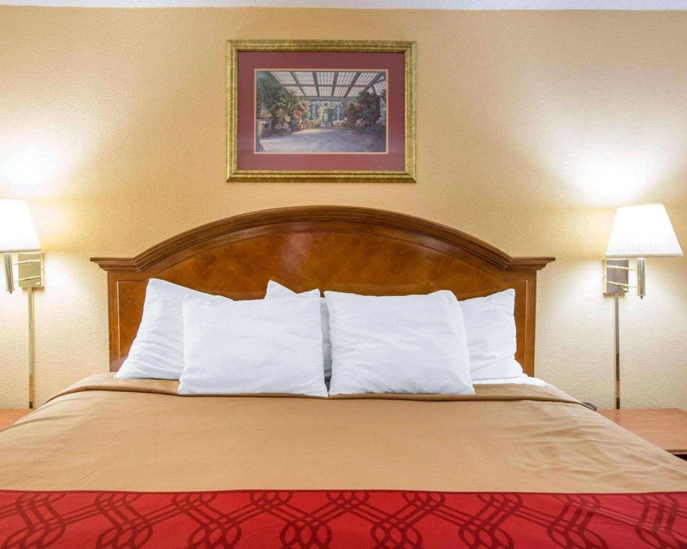Econo Lodge  Inn & Suites Macon West