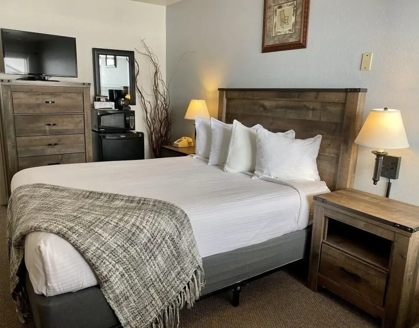Western Riviera Lakeside Lodging