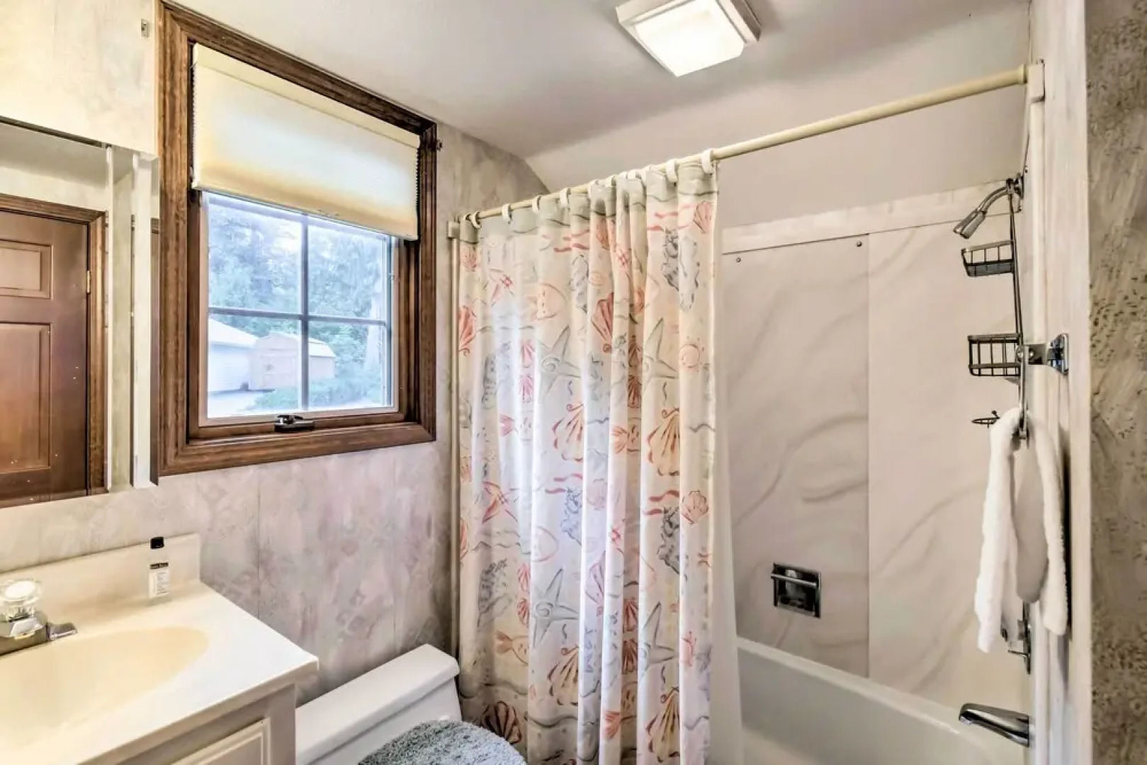 Hoodsport Home on 7 Wooded Acres w/ Hot Tub!