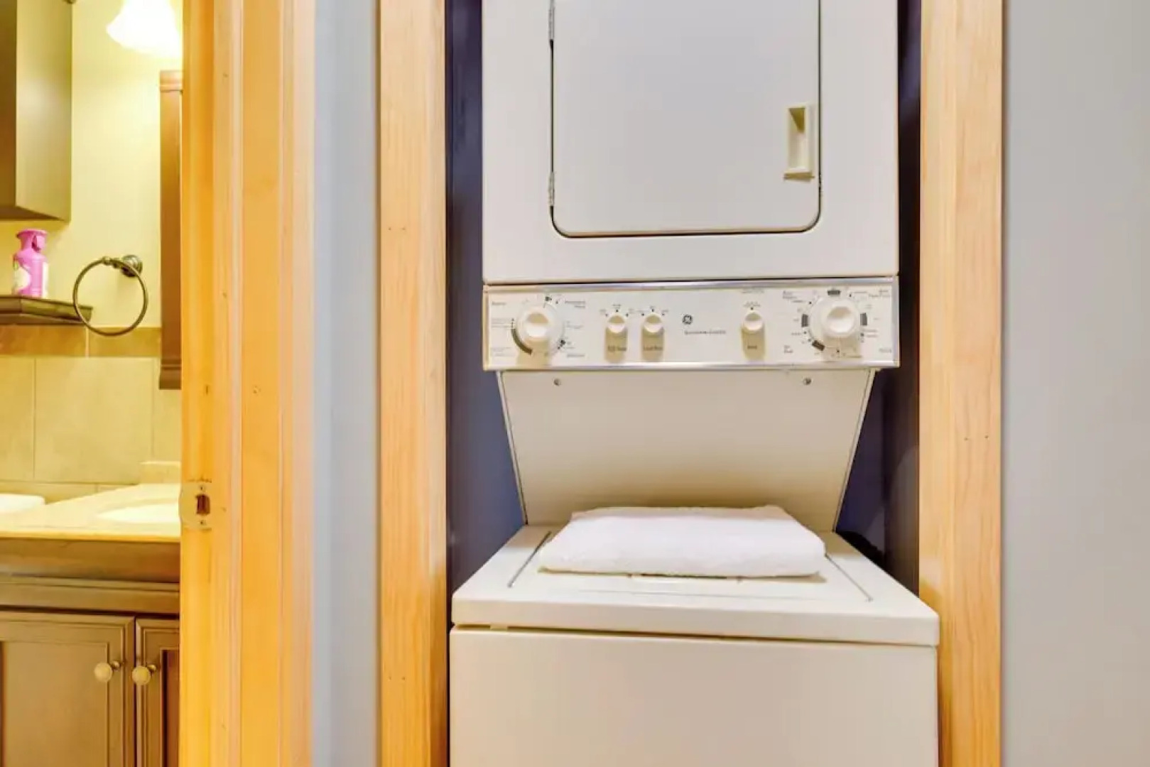 Walk to Beach: Pocono Lake Cabin w/ Pool Access!