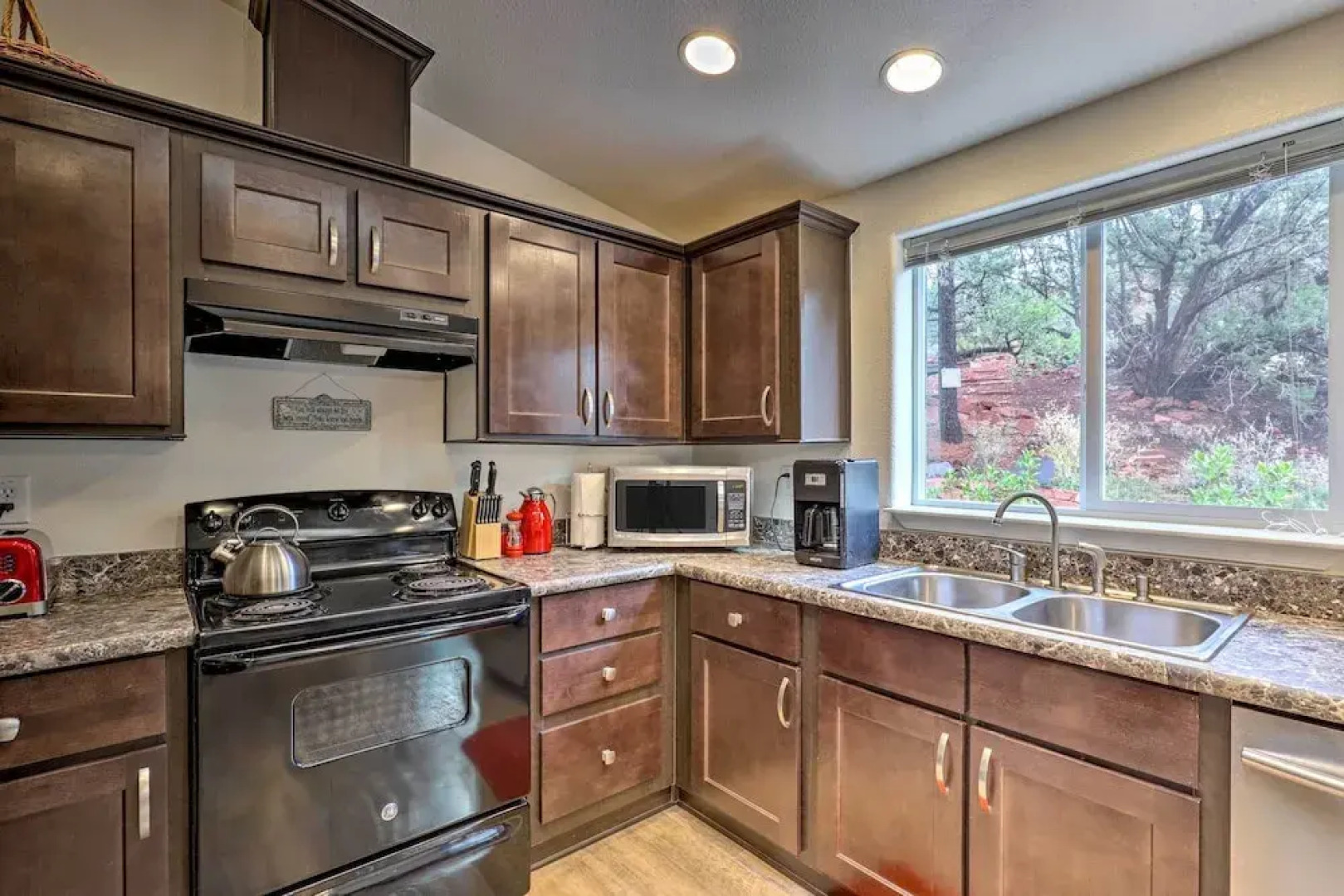 Mountain-view Rooftop Deck: Sedona Hideaway