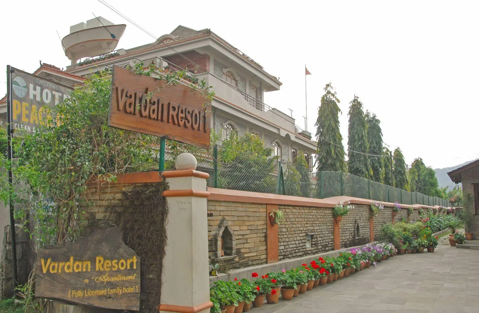 Vardan Resort n' Apartment