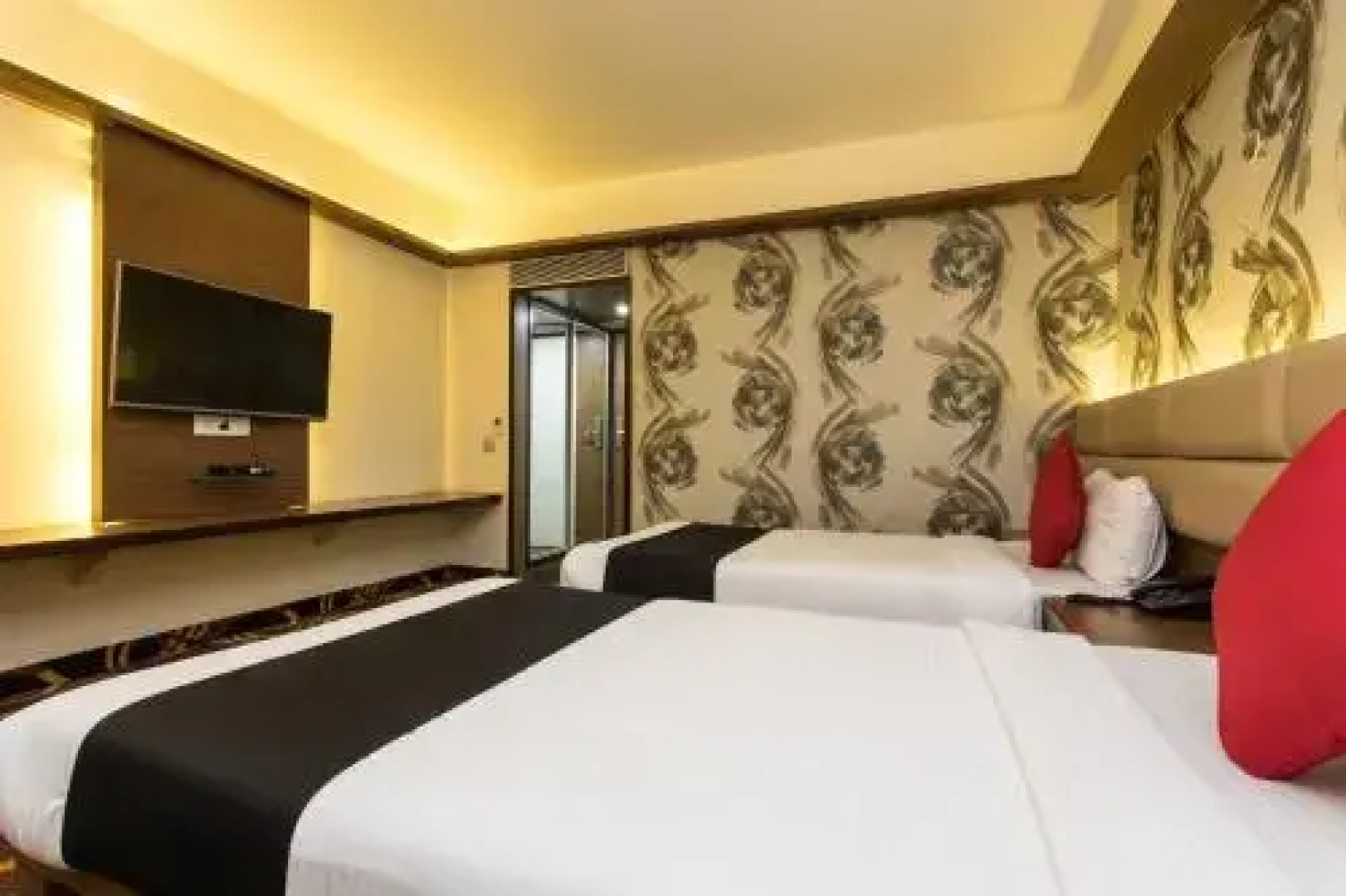 Solaris Hotel And Club