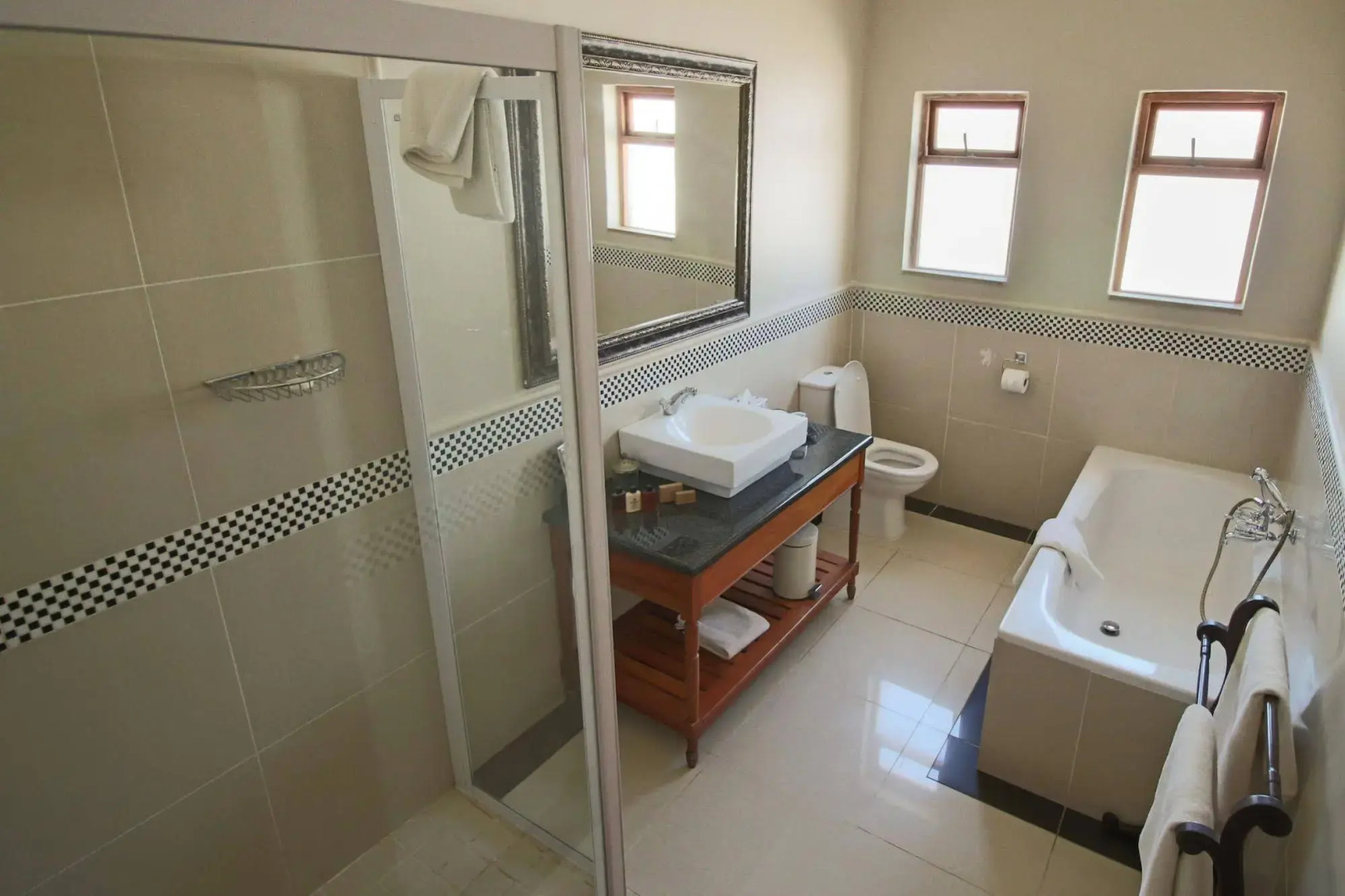 The Victorian 1906 Hotel