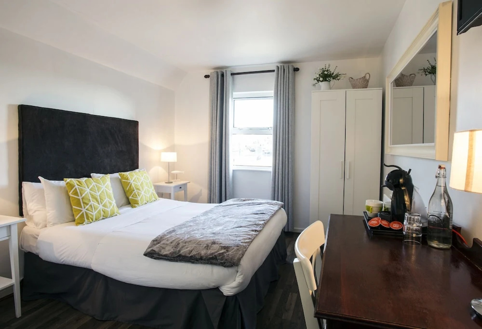 Maddens Bridge Bar, Restaurant & Guesthouse