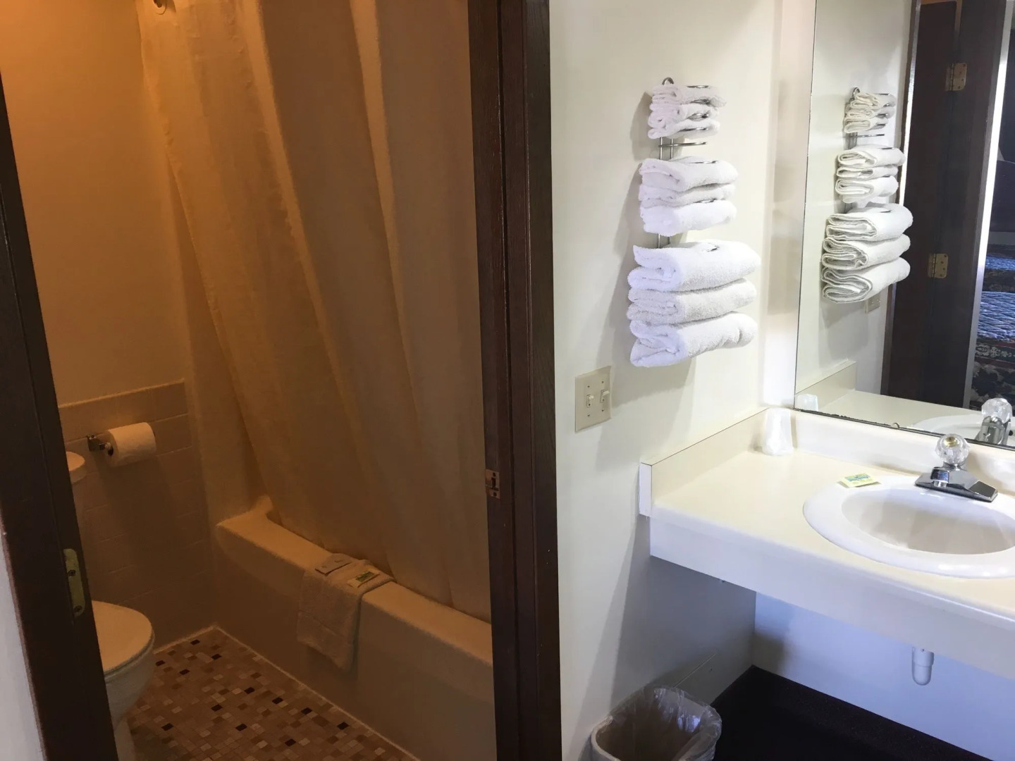 Thunderbird Motor Inn Baraboo