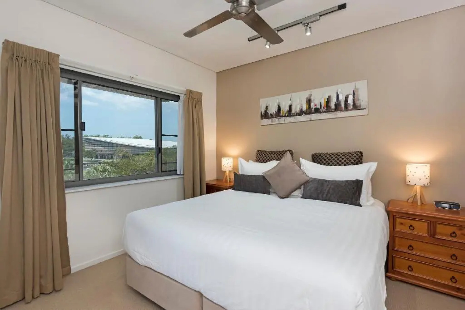 Saltwater Suites - 1,2 & 3 Bed Waterfront Apartments