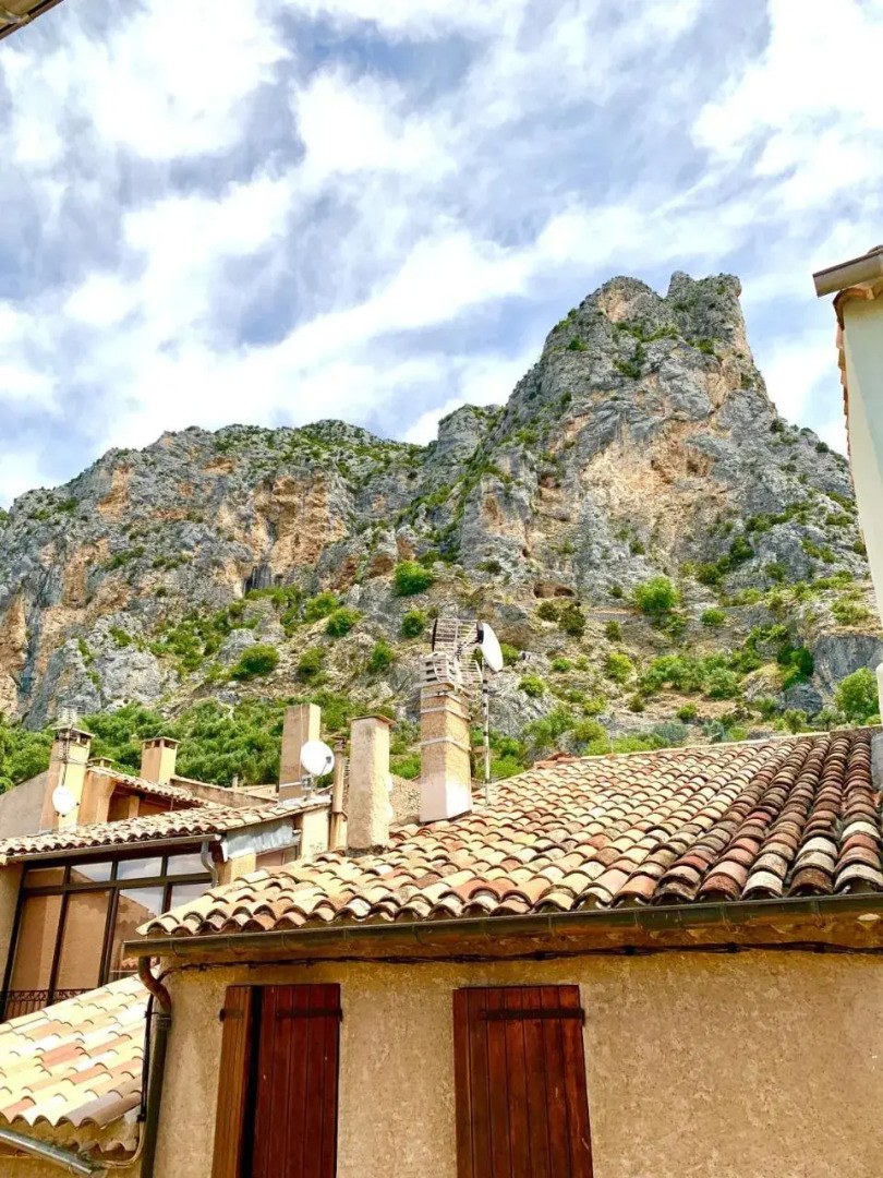 le 1835, studio rouge-Corail