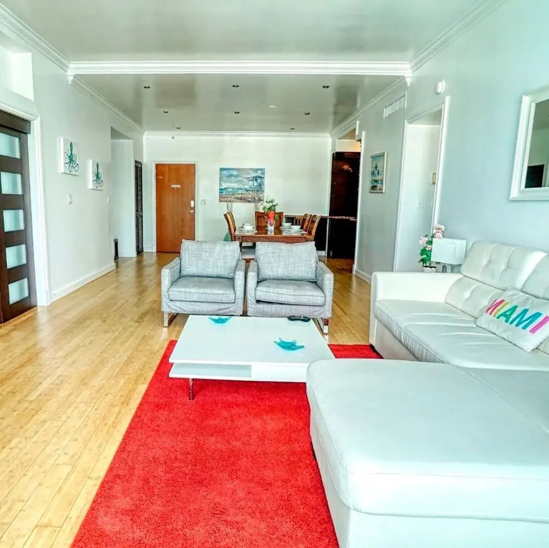 The Tides on Hollywood