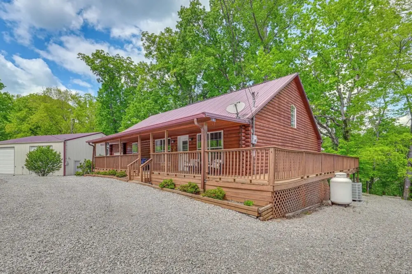 Woodsy Kentucky Escape w/ Game Room & Lake Access!