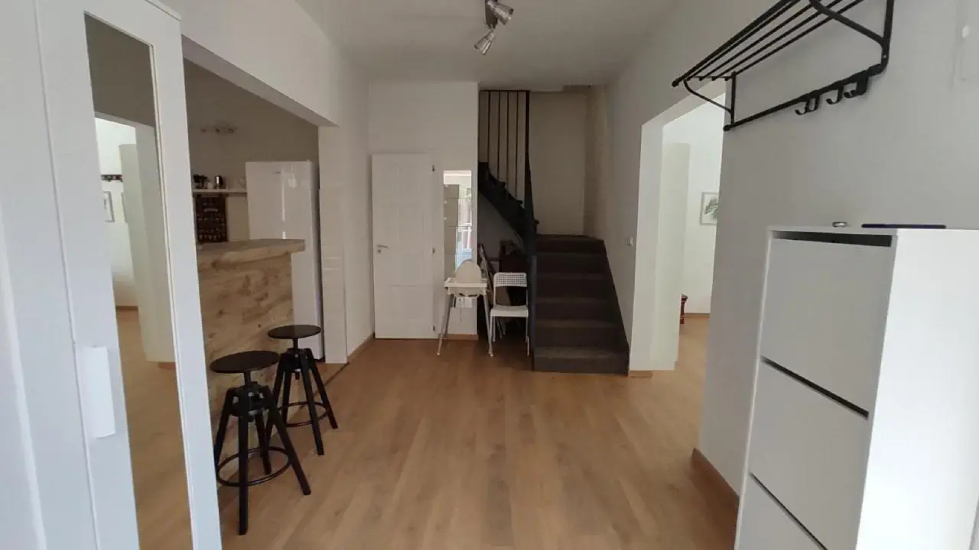 Flóra House 3 minutes from Lake Balaton