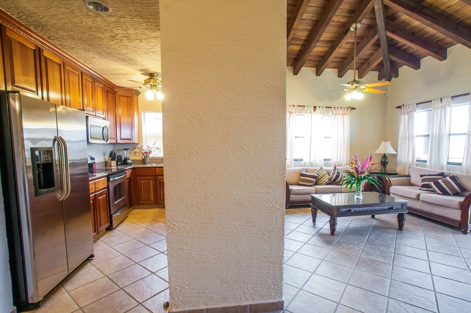 Clarion Suites Roatan at Pineapple Villas