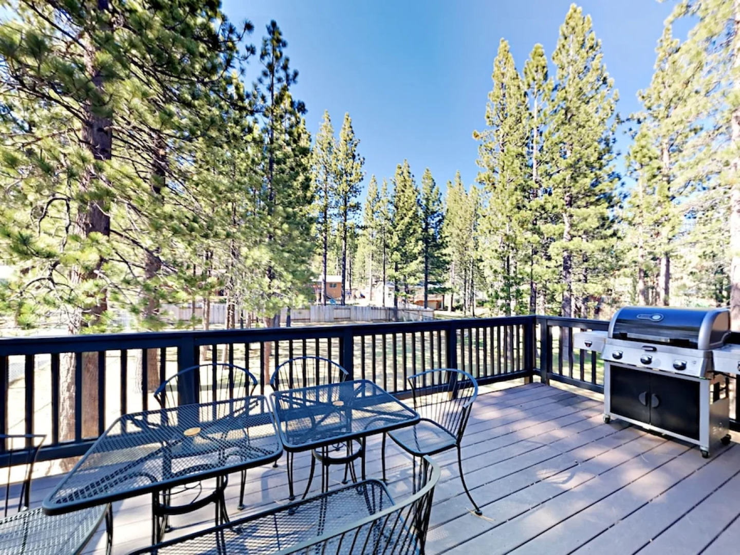 913 Lake Tahoe Blvd Home 4 Bedrooms 3.5 Bathrooms Home