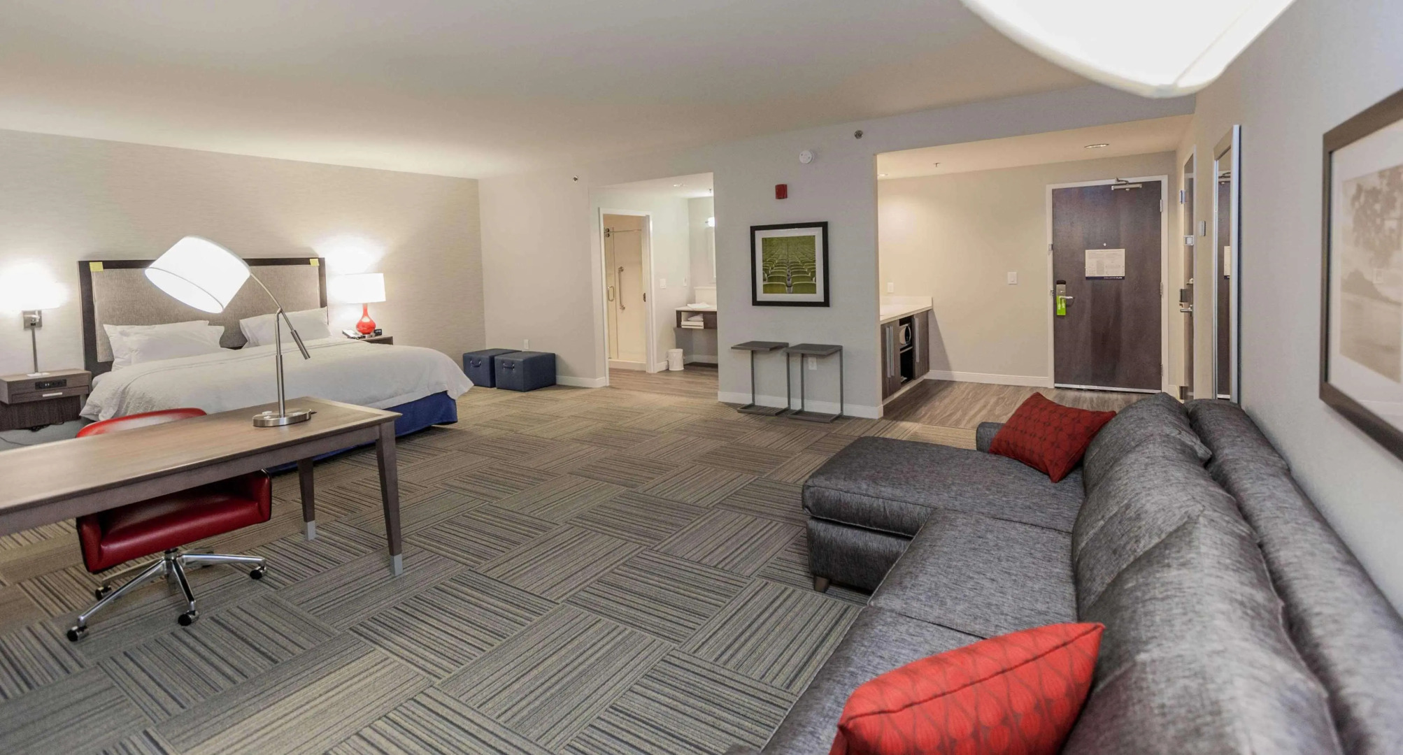 Hampton Inn Emerson LakePoint