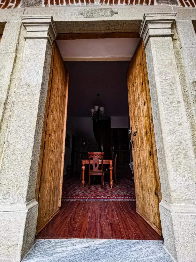 The Twins' House - Binjaket