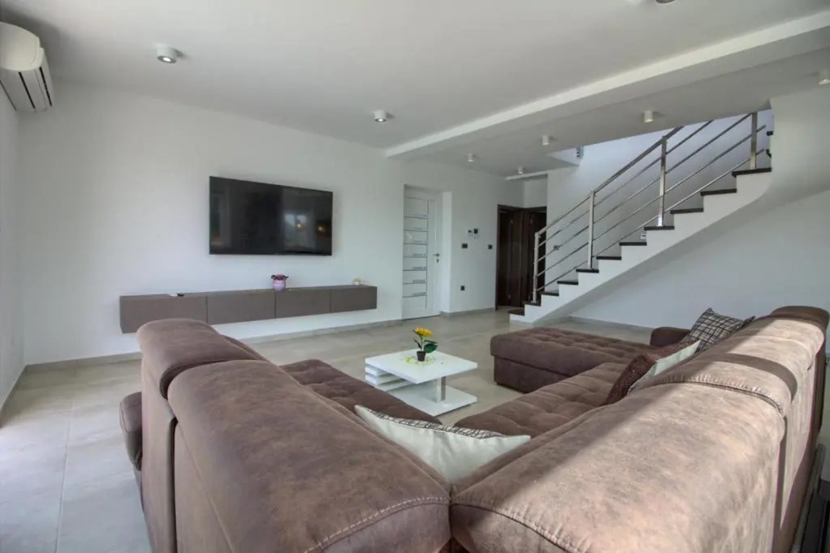 Modern villa Nerina with private pool near Pula