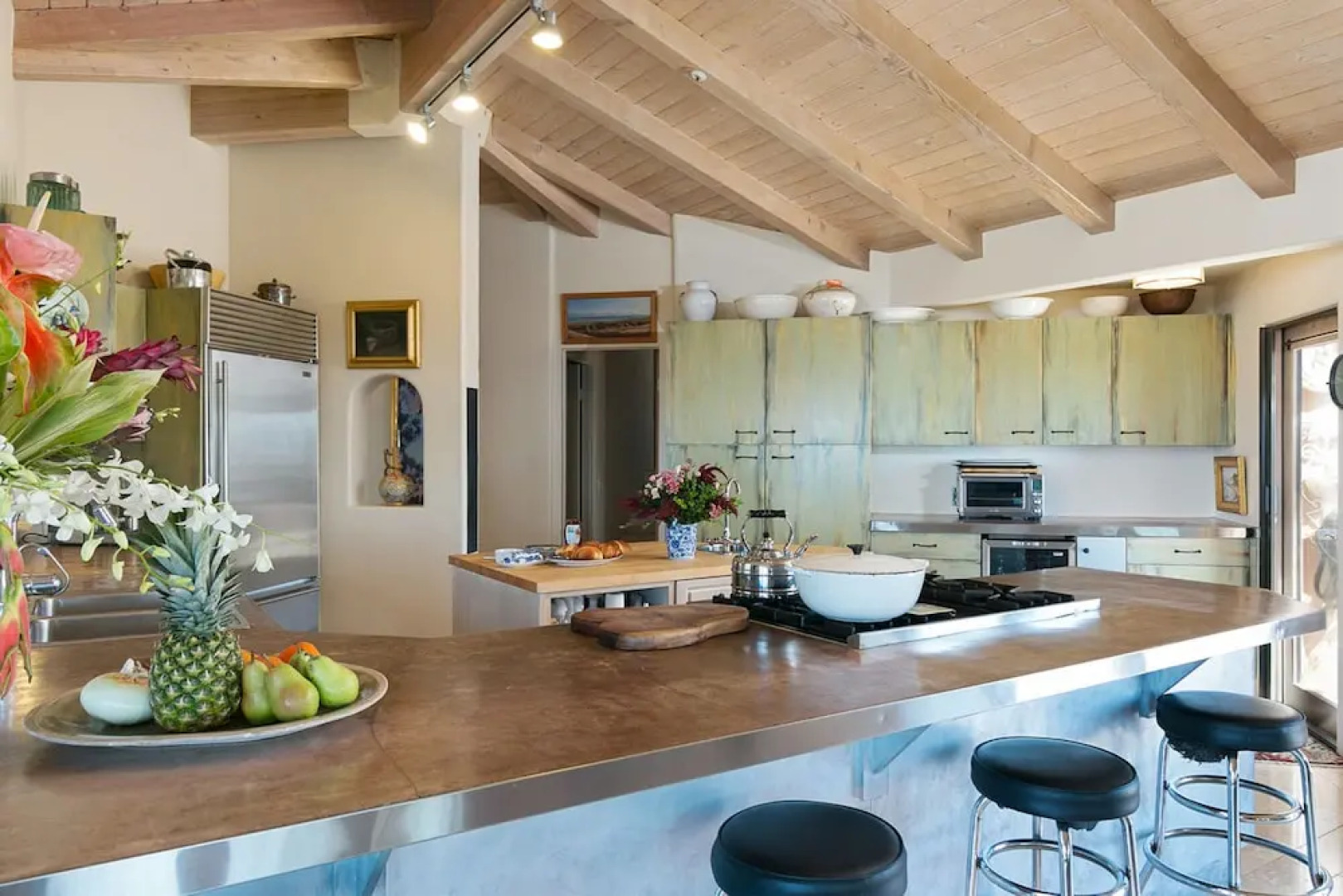 Lush Mountain Drive Home 3 Bedrooms 2.5 Bathrooms Home