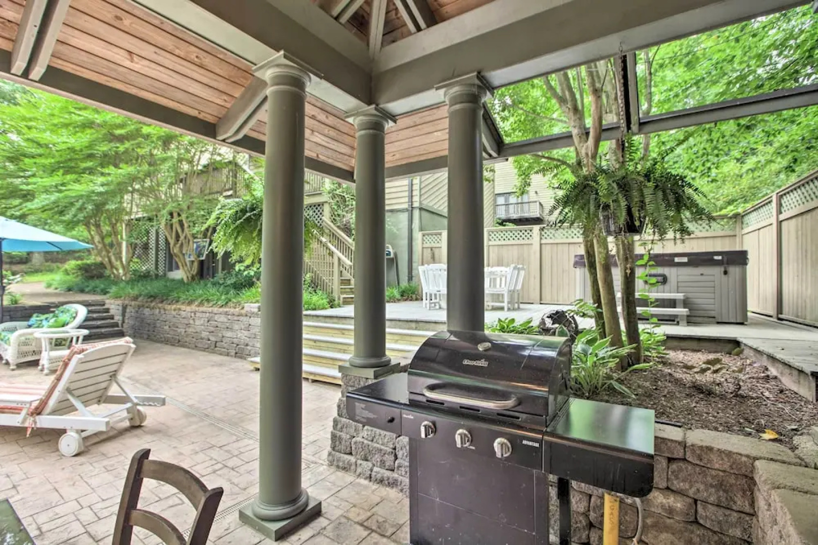 The White Elephant Inn Getaway w/ Pool & Hot Tub!