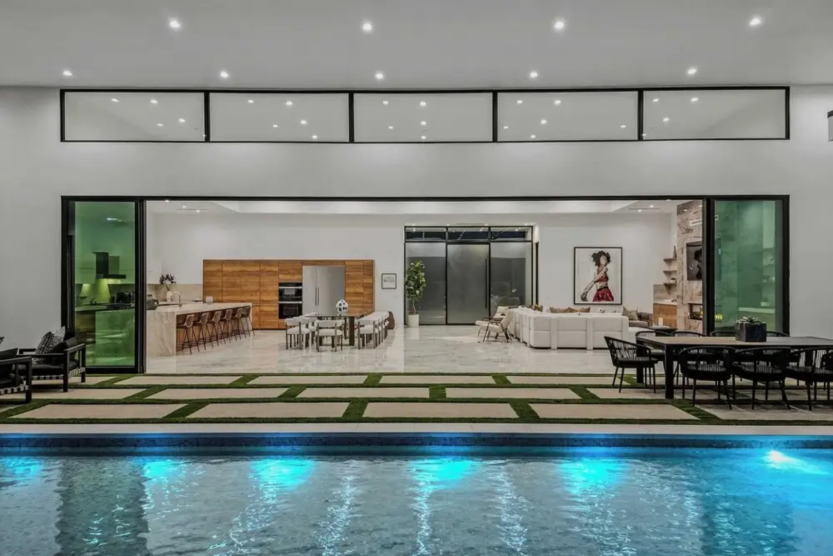 Sleeps 31 2 Luxury Villas w/ Pool + Spa, Putting Green Bravo by Avantstay