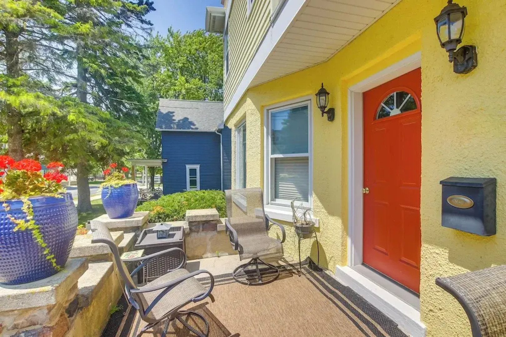 Algoma Victorian - Steps to Lake Michigan!