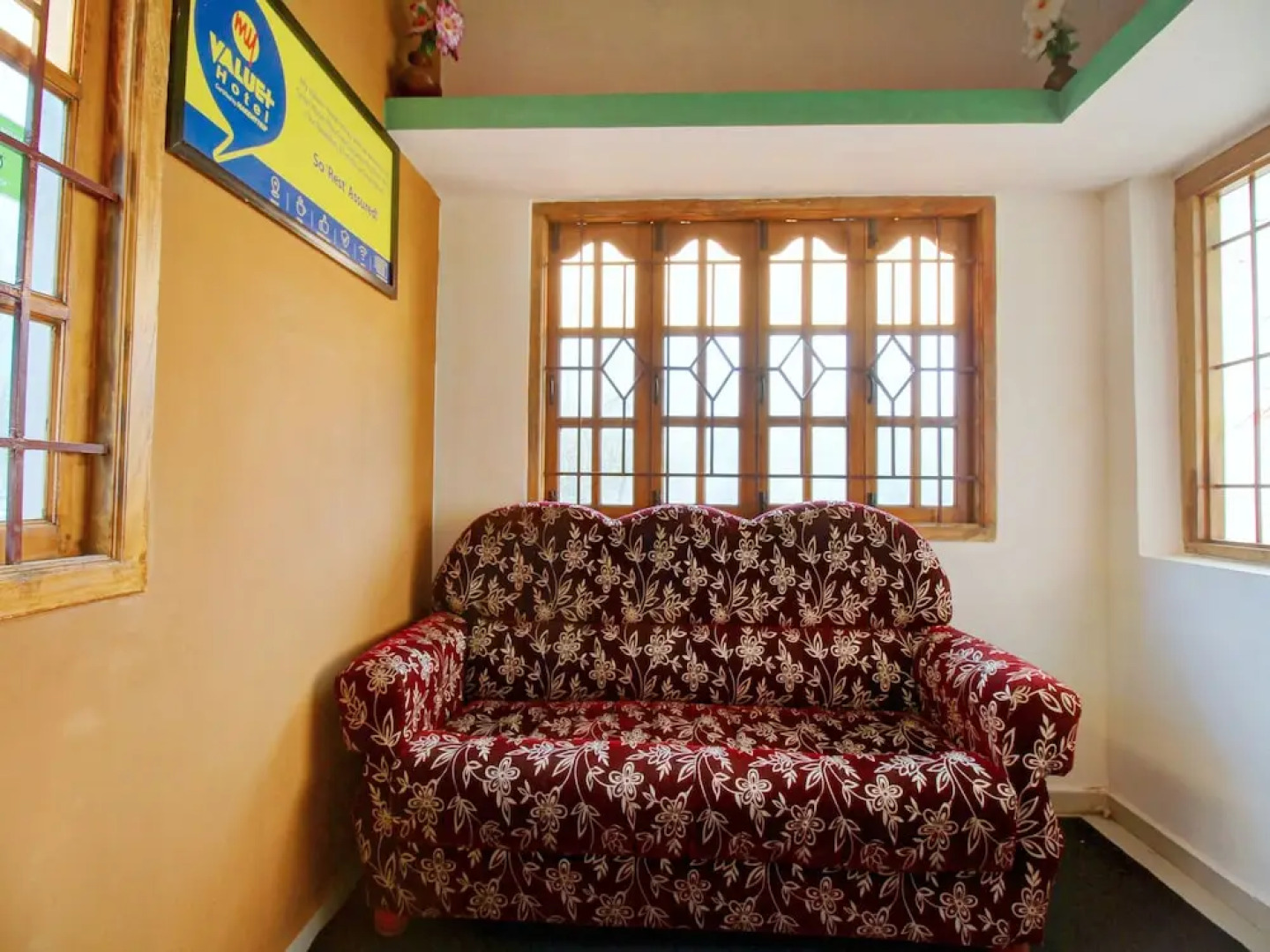 Oyo 11719 Hotel Sierra