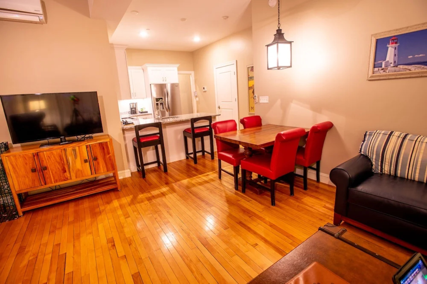 Capital Resorts - 84 Main