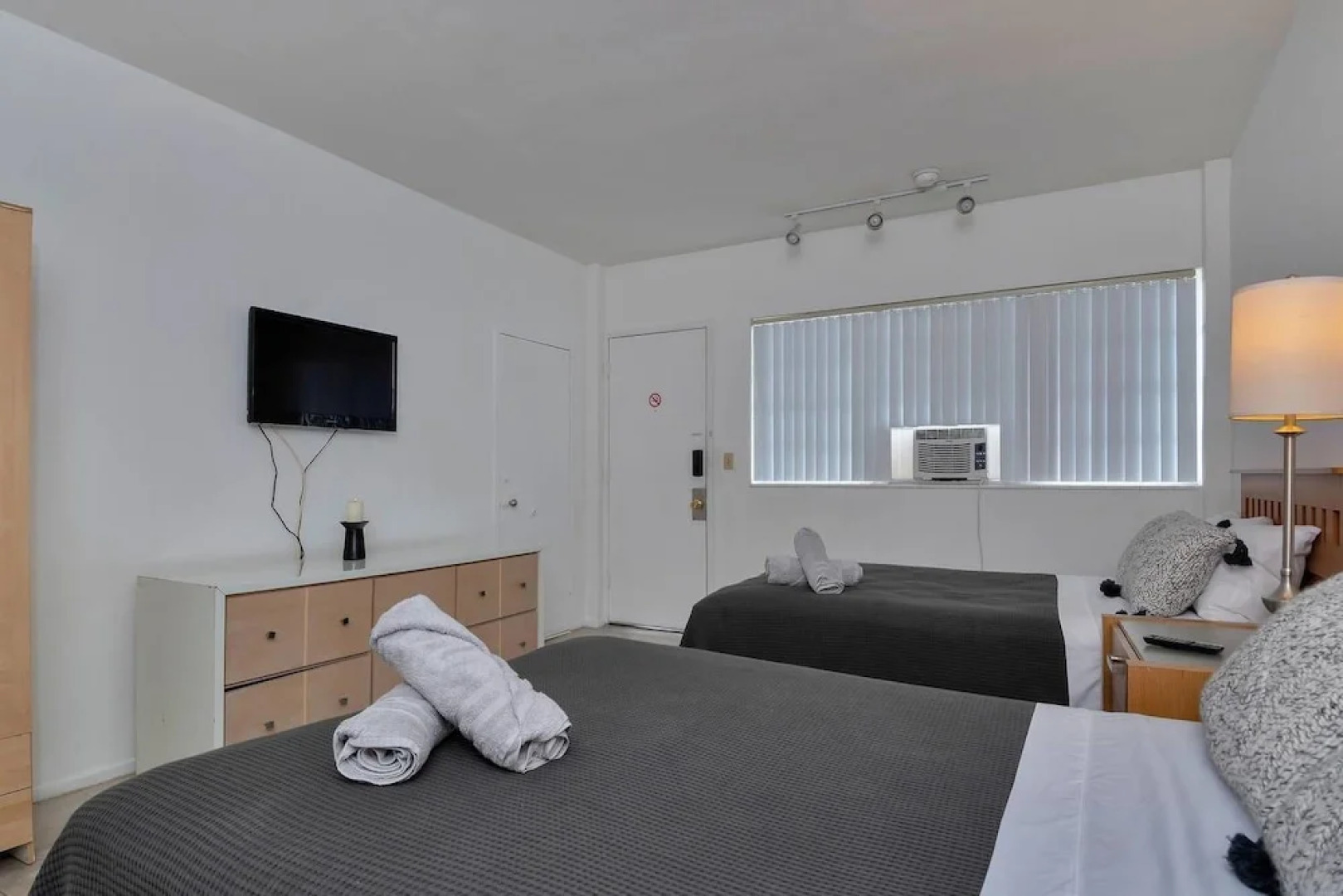 Lovely Little Studio With Pool, Hallandale Beach:)