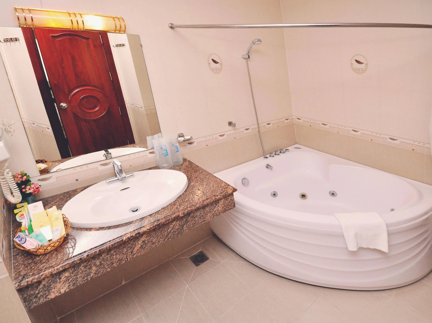 Tan Hoang Long Hotel