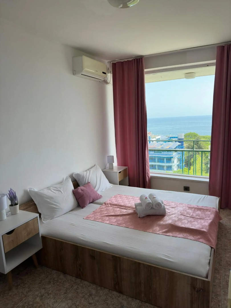 Sunny Varshava Hotel