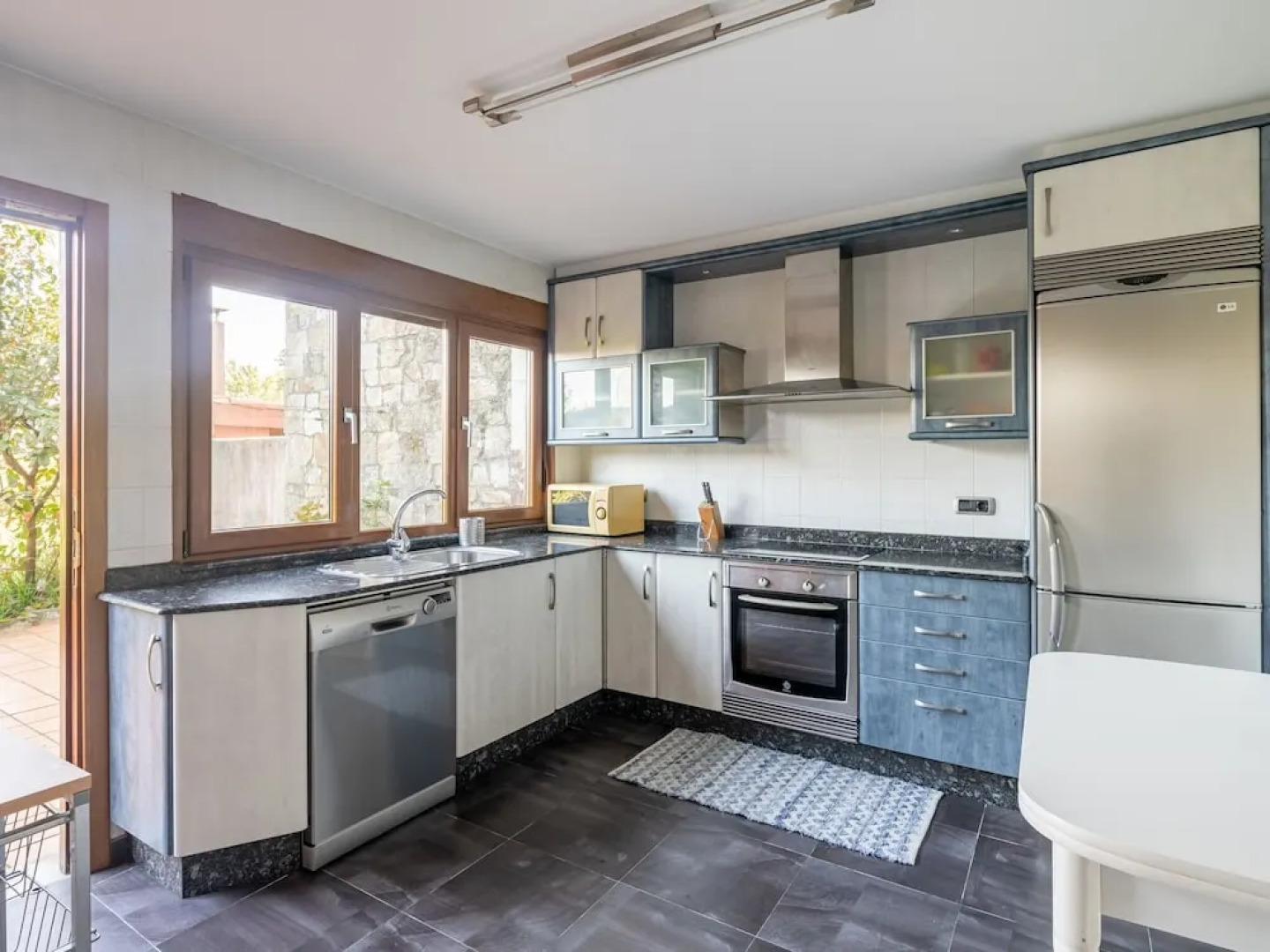 Classy Holiday Home With Swimming Pool, Garden, Bbq, Parking