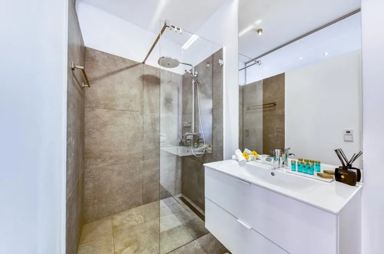 Deluxe Apartment With Parking in the Historic City Centre of Krems