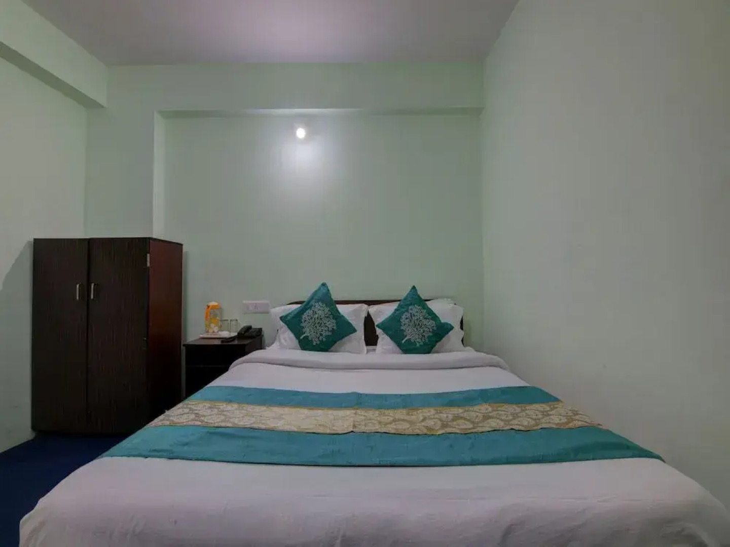 OYO Flagship 13580 The Queenz