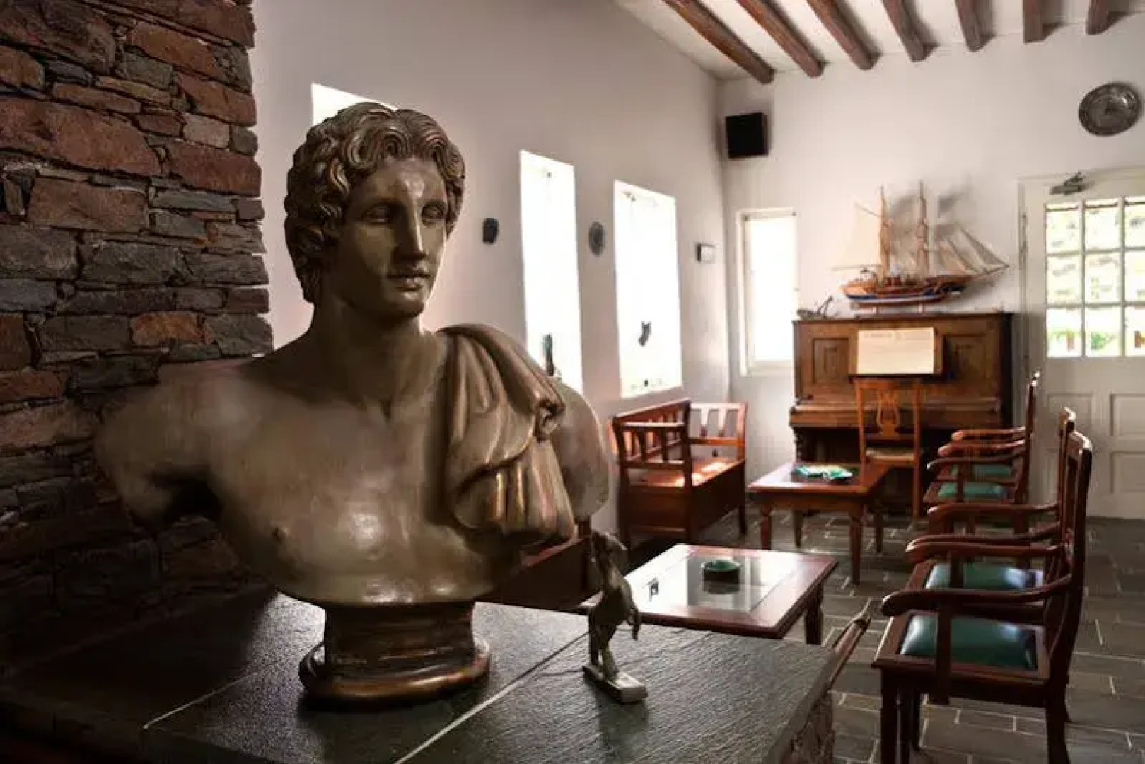 Alexandros Hotel