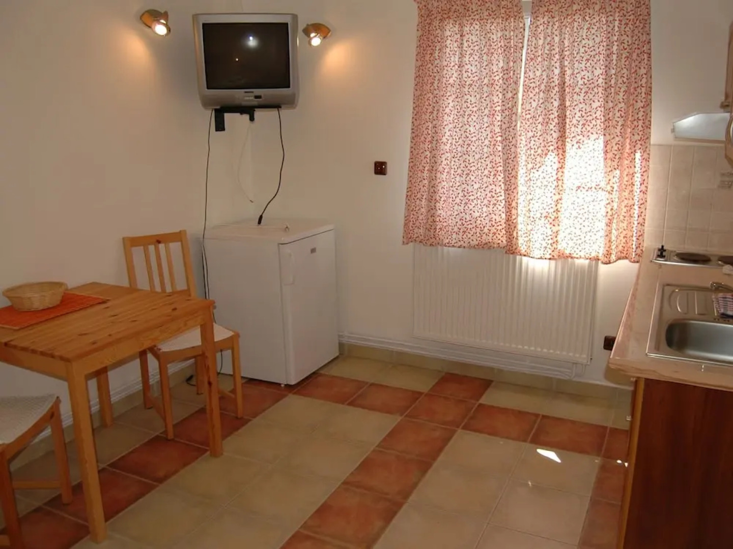 Comfortable apartment with private terrace, 150 m from the beach and the lake Lipno