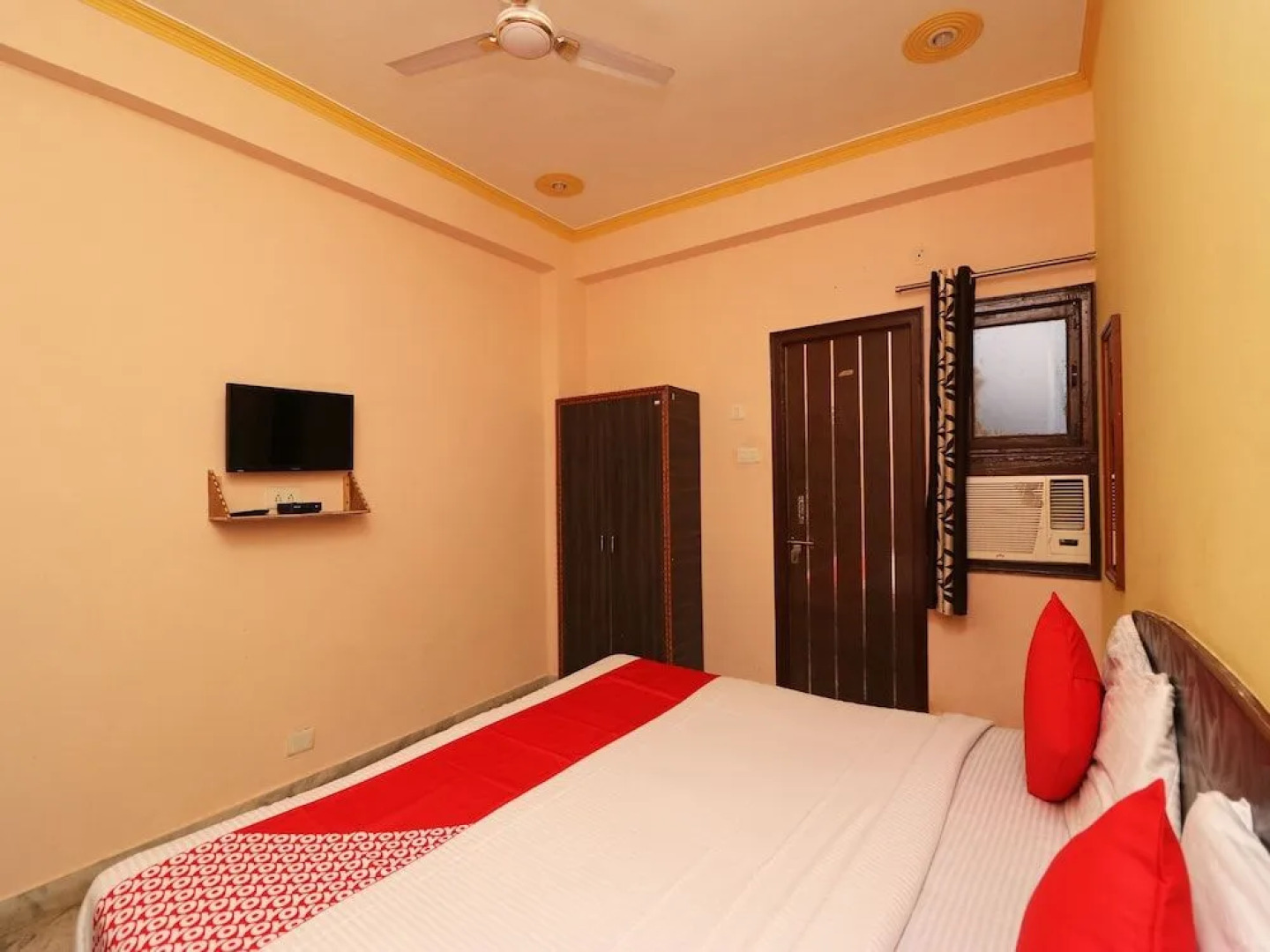 Oyo 22015 Hotel Lakshya Palace