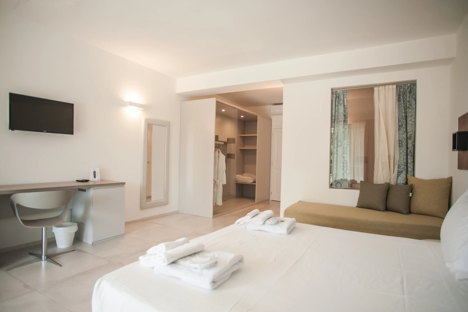 Luna Minoica Suites and Apartments