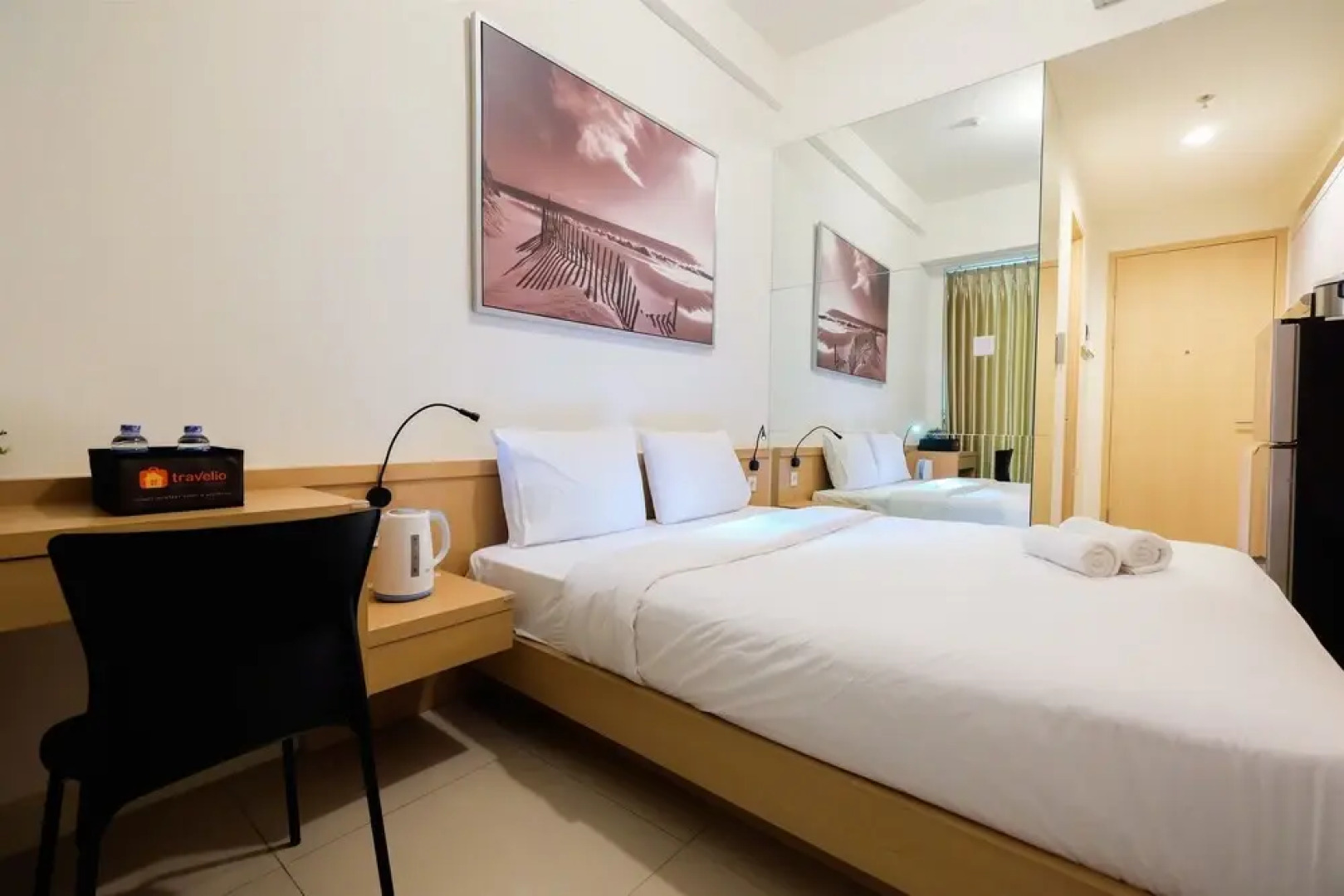 Homey Studio Room Tree Park Apartment near BSD City By Travelio
